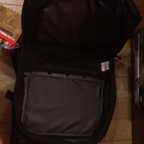 Pelican Elite Tablet Backpack U140 - Picture 8 of 8